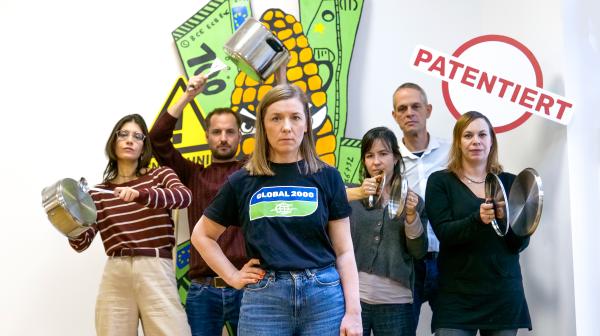 GLOBAL 2000-Aktivist:innen mit Patent-Aktion