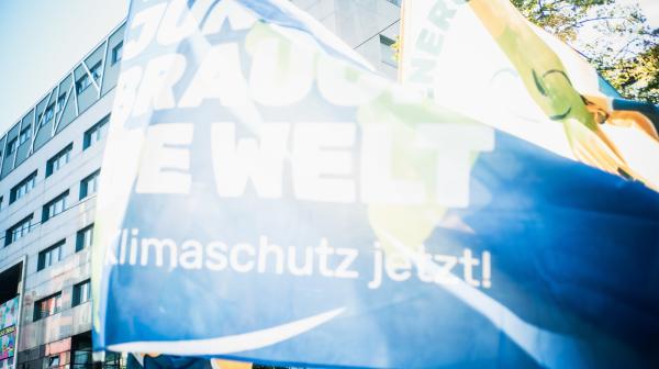 Fahne mit Klimaschutz jetzt