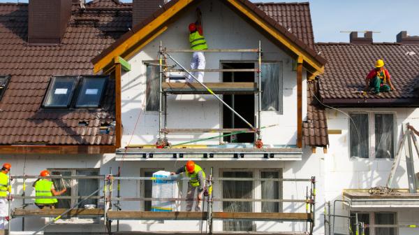 Fassadendämmung an einem Einfamilienhaus.