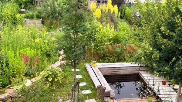 Garten mit Naturteich