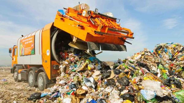 MA 48  leert Müll aus