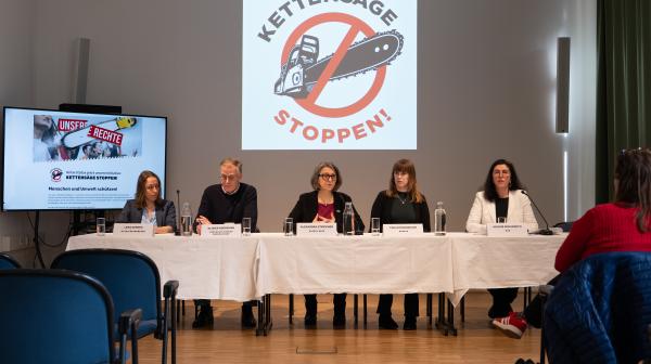 Initiator:innen der "Kettensäge Stoppen"-Plattform bei der Auftakt Pressekonferenz.