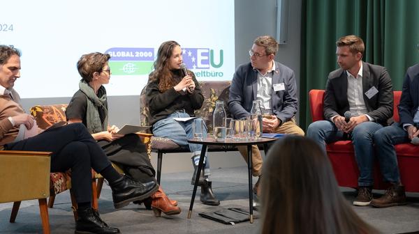 Podiumsdiskussion in der Blumenfabrik von GLOBAL 2000