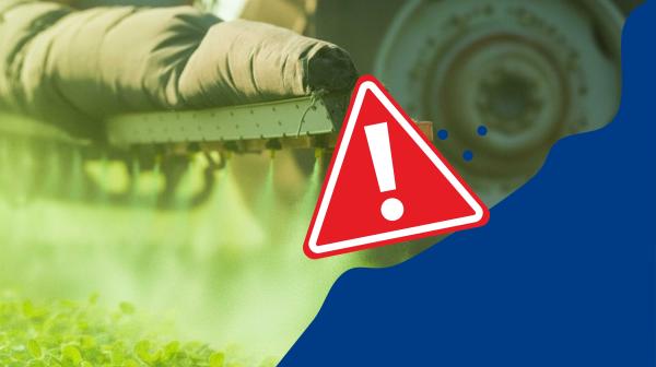 Bildmontage: Traktor sprüht grünlich eingefärbte Pestizide, darüber in dunkelblau eine Lawine angedeutet und ein rot-weißes Warndreieck